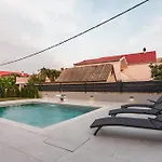 Ivan With Private Pool Apartment Kastela