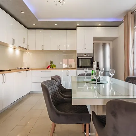 Ivan With Private Pool Appartement *