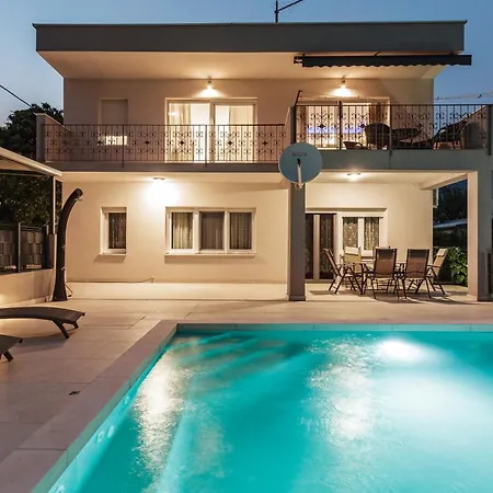 Appartement Ivan With Private Pool Kaštela