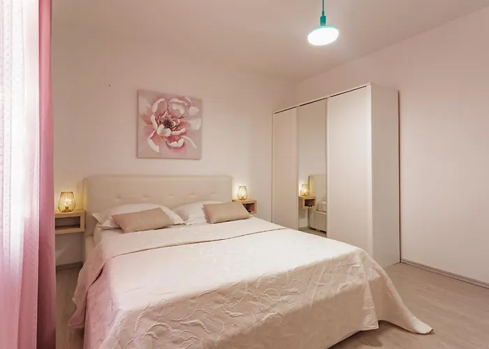 Appartement Ivan With Private Pool Kaštela