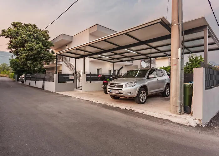 Appartement Ivan With Private Pool Kaštela