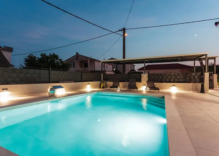 Appartement Ivan With Private Pool Kaštela