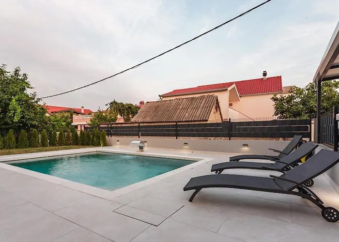 Ivan With Private Pool Appartement Kaštela