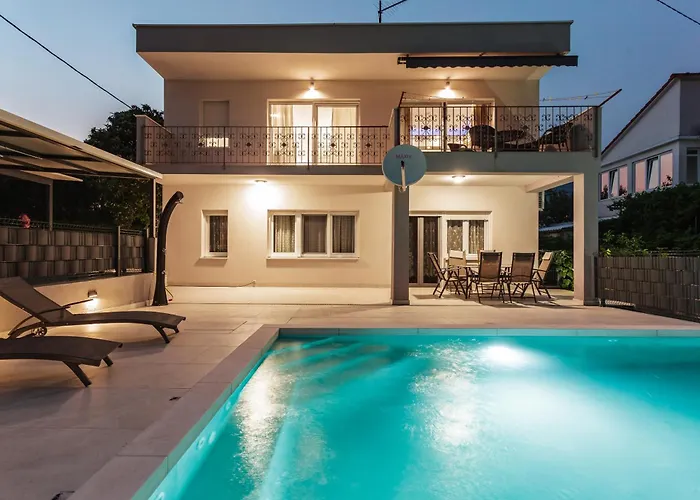 Appartement Ivan With Private Pool Kaštela