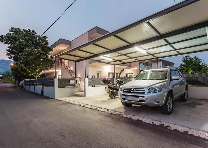Ivan With Private Pool Appartement Kaštela
